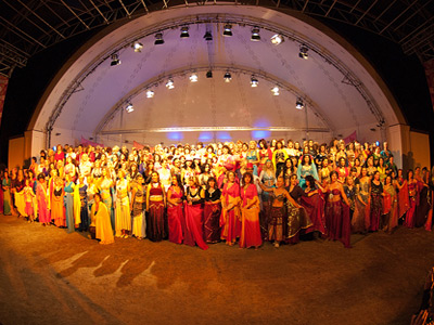 Gruppenfoto mit 344 Tänzerinnen